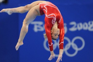 华体会入口-热火首节53分创历史第二！鲍威尔25分，26分大逆转126-108击败黄蜂，鲍威尔集锦