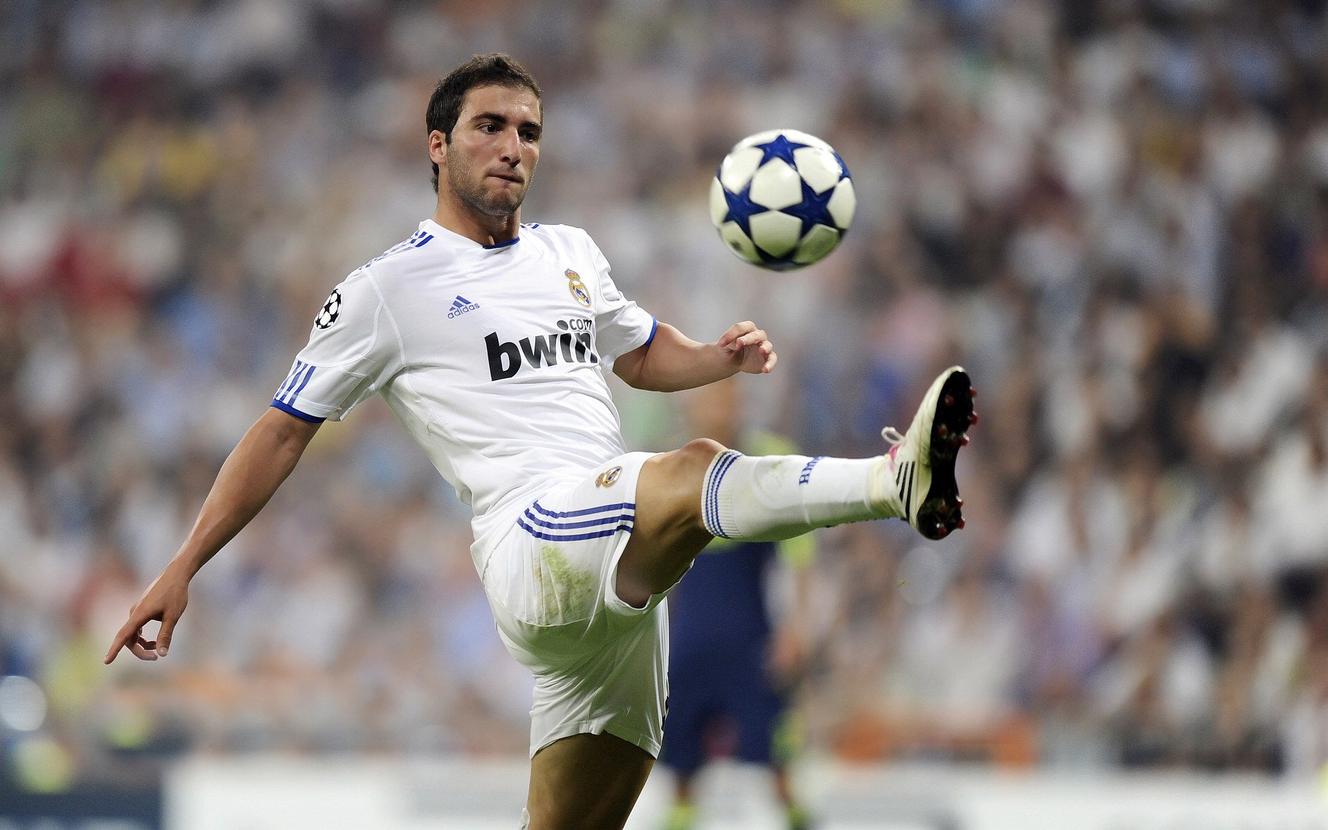 皇马门将训练细节曝光，卢宁神仙状态让主力竞争白热化，皇马队门将